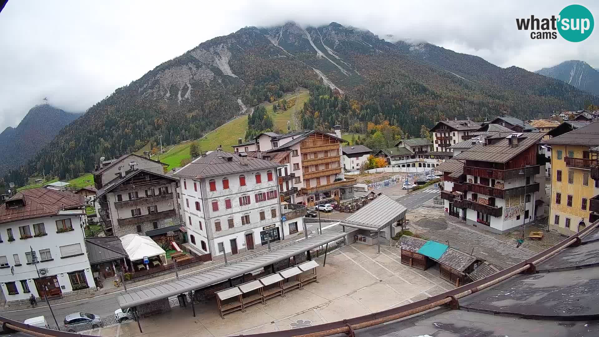 Plaza principal de Forni di Sopra