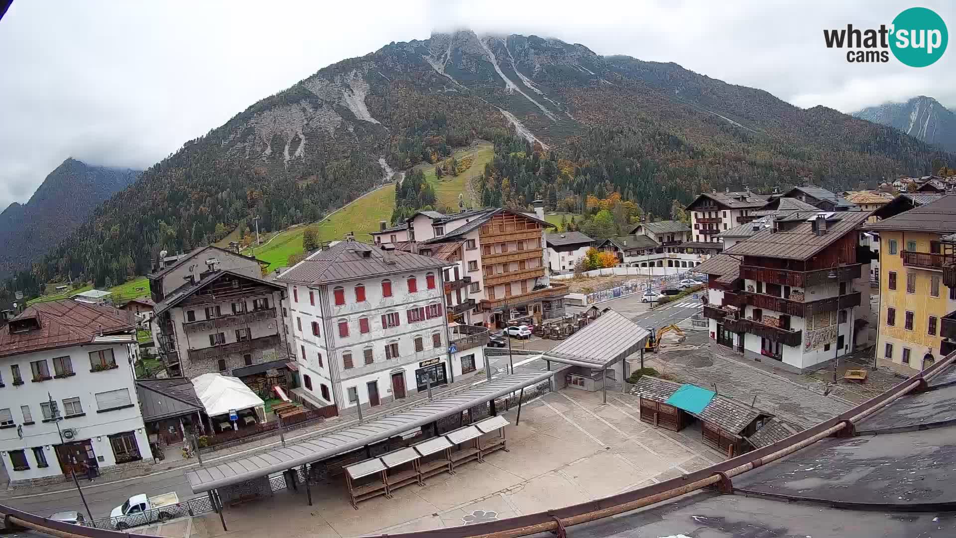 Plaza principal de Forni di Sopra