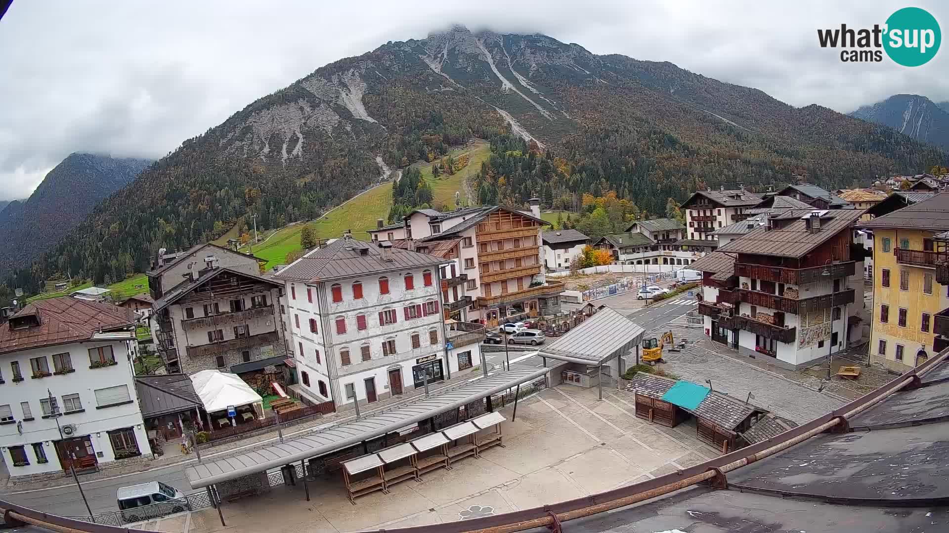 Piazza centrale di Forni di Sopra
