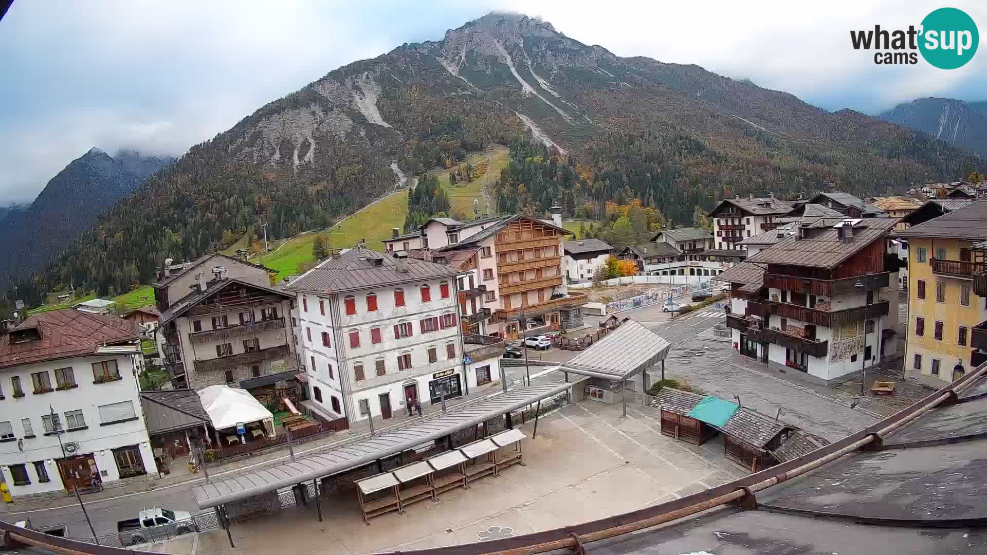 Piazza centrale di Forni di Sopra
