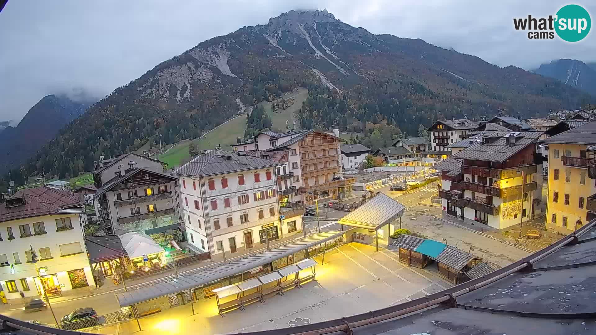 Piazza centrale di Forni di Sopra