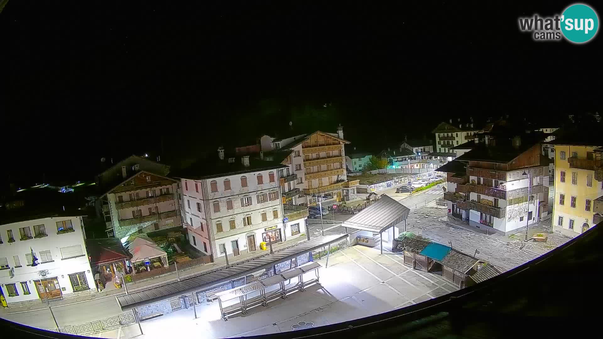 Plaza principal de Forni di Sopra