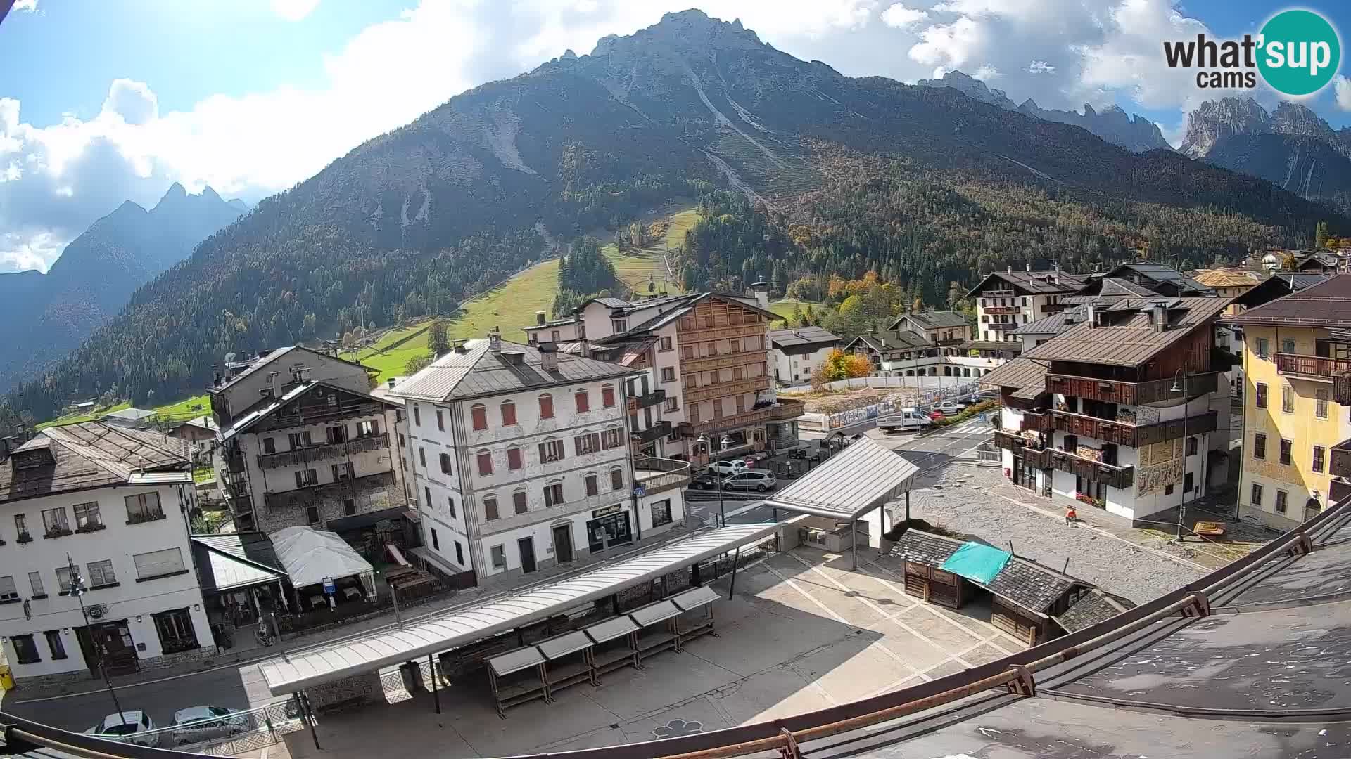 Piazza centrale di Forni di Sopra