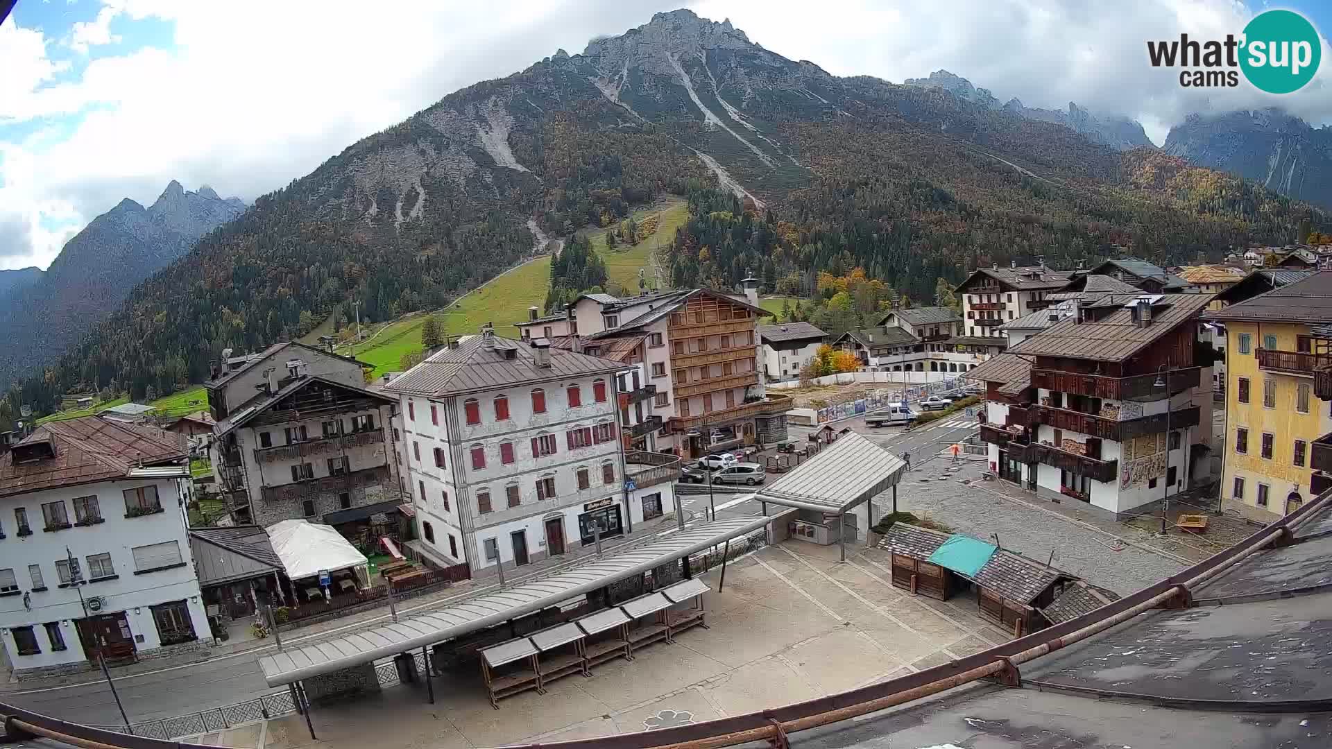 Piazza centrale di Forni di Sopra