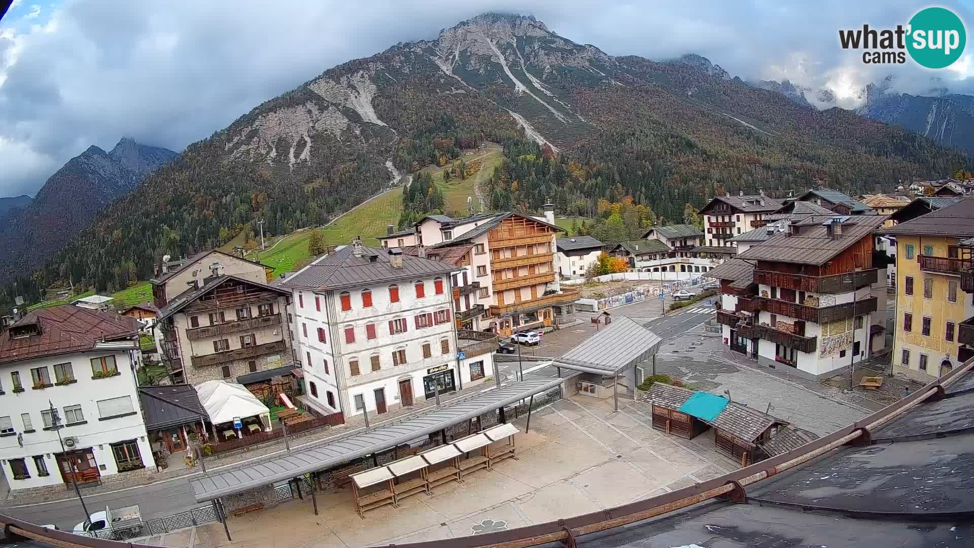 Plaza principal de Forni di Sopra