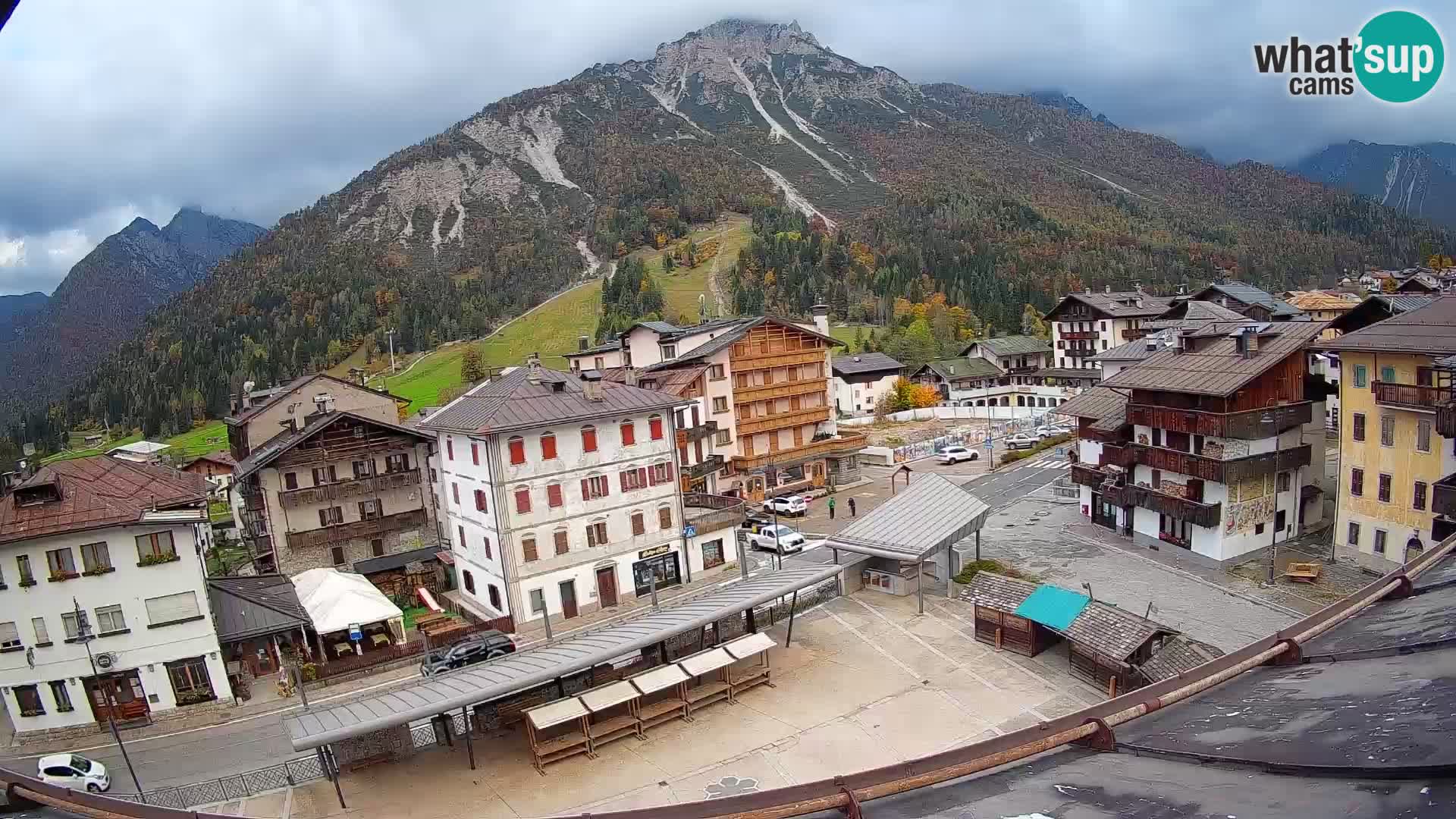 Piazza centrale di Forni di Sopra