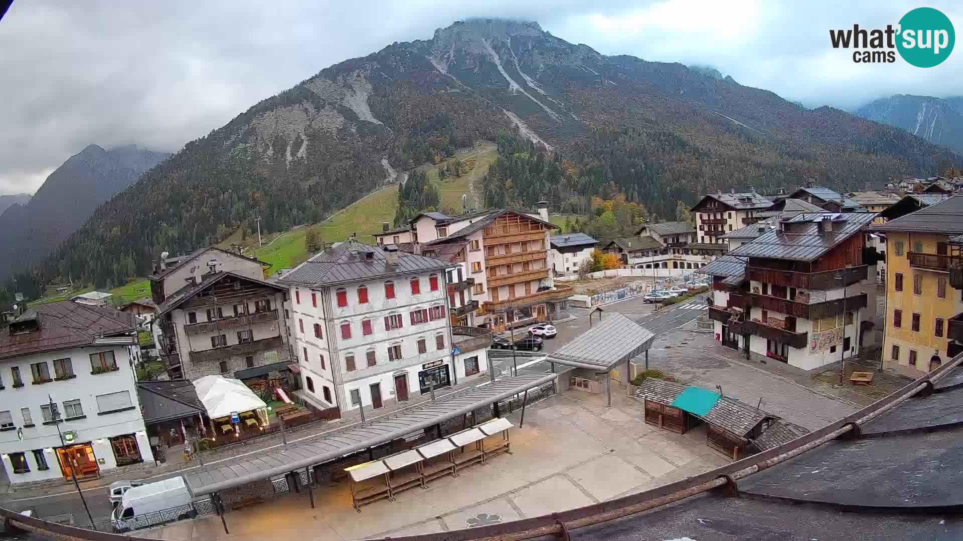 Plaza principal de Forni di Sopra