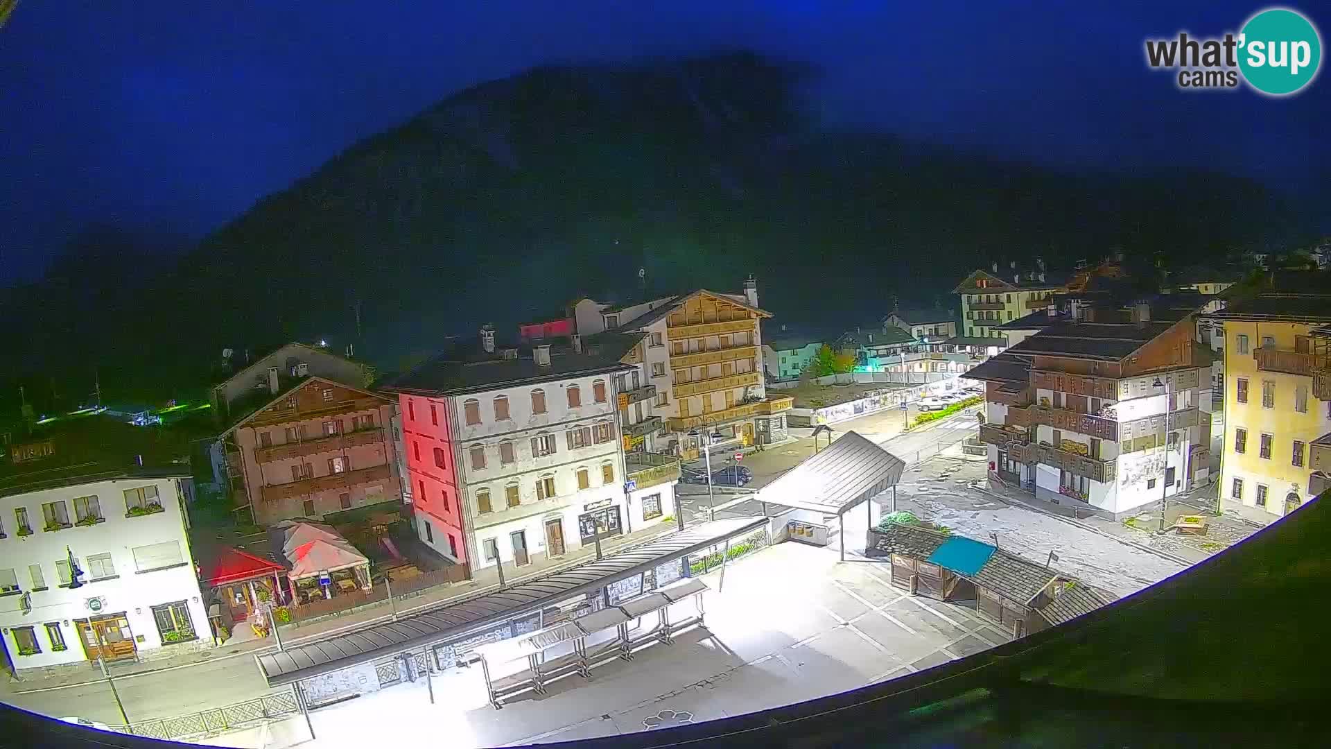 Piazza centrale di Forni di Sopra