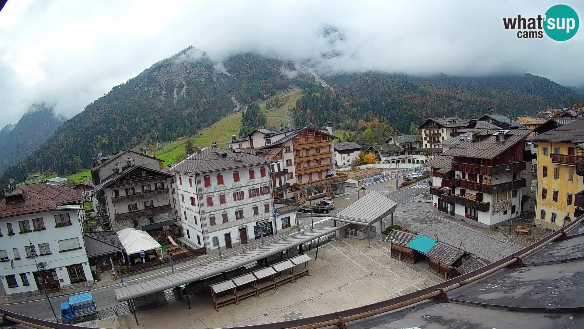 Plaza principal de Forni di Sopra