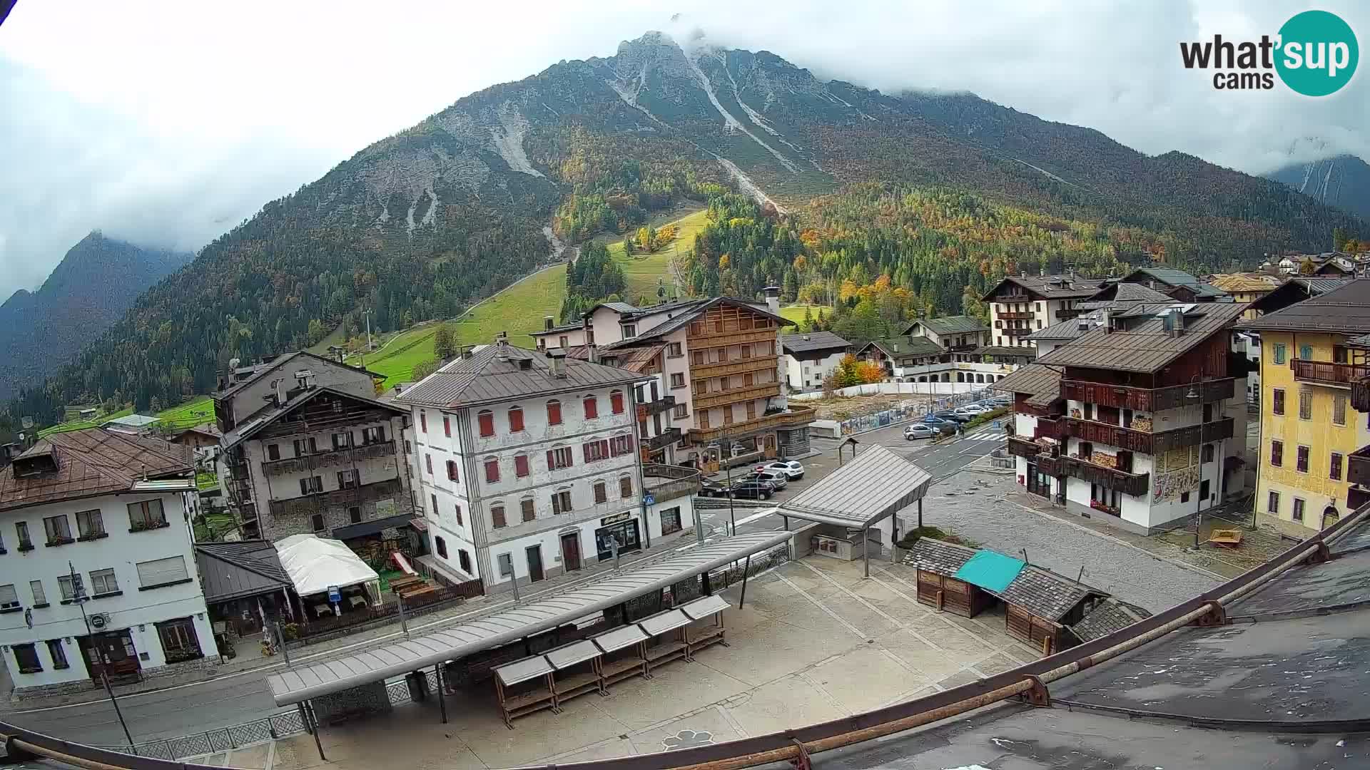 Plaza principal de Forni di Sopra