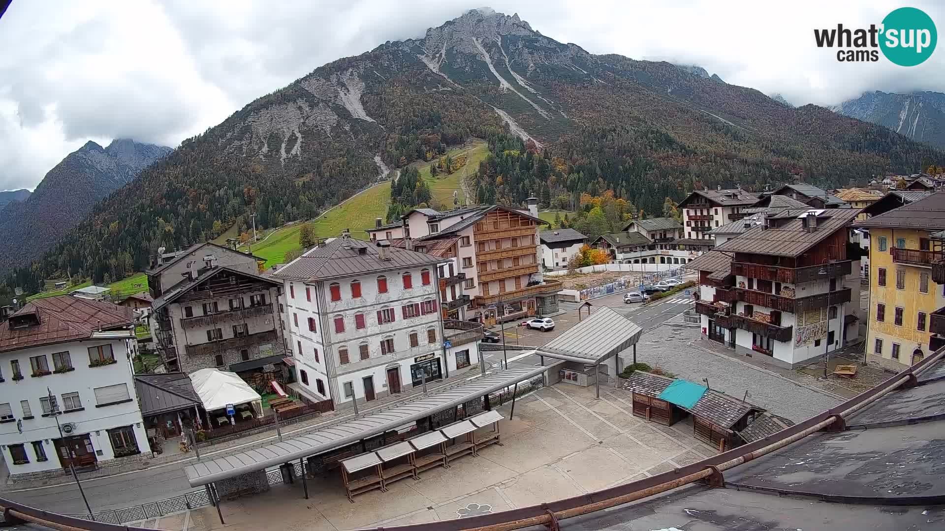 Piazza centrale di Forni di Sopra