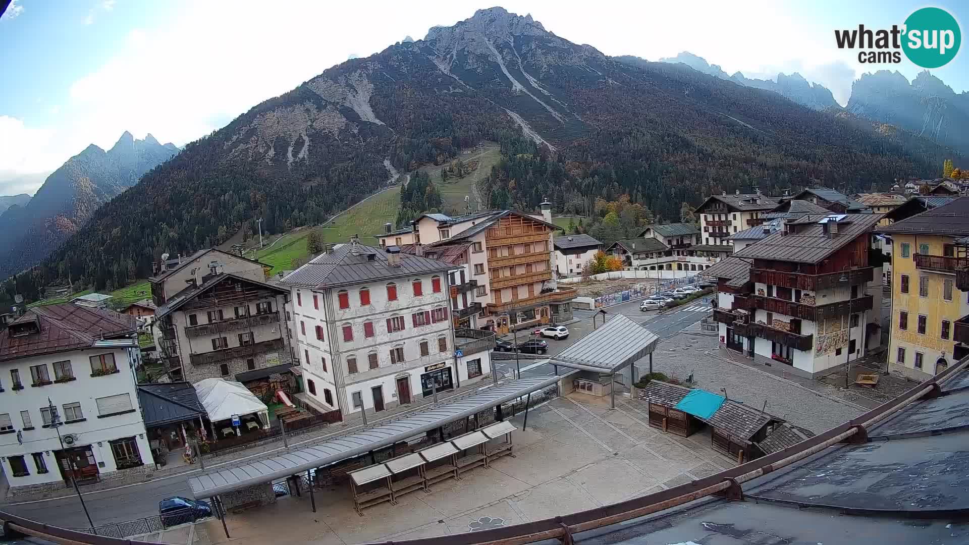 Piazza centrale di Forni di Sopra