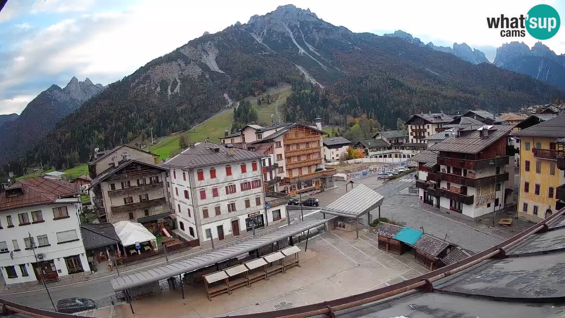 Piazza centrale di Forni di Sopra