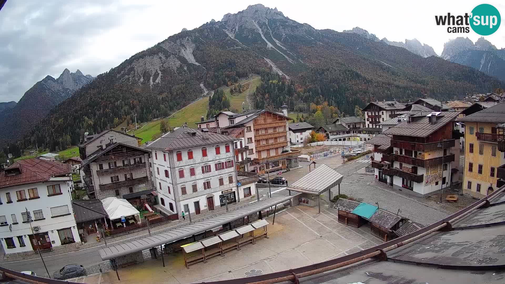 Piazza centrale di Forni di Sopra