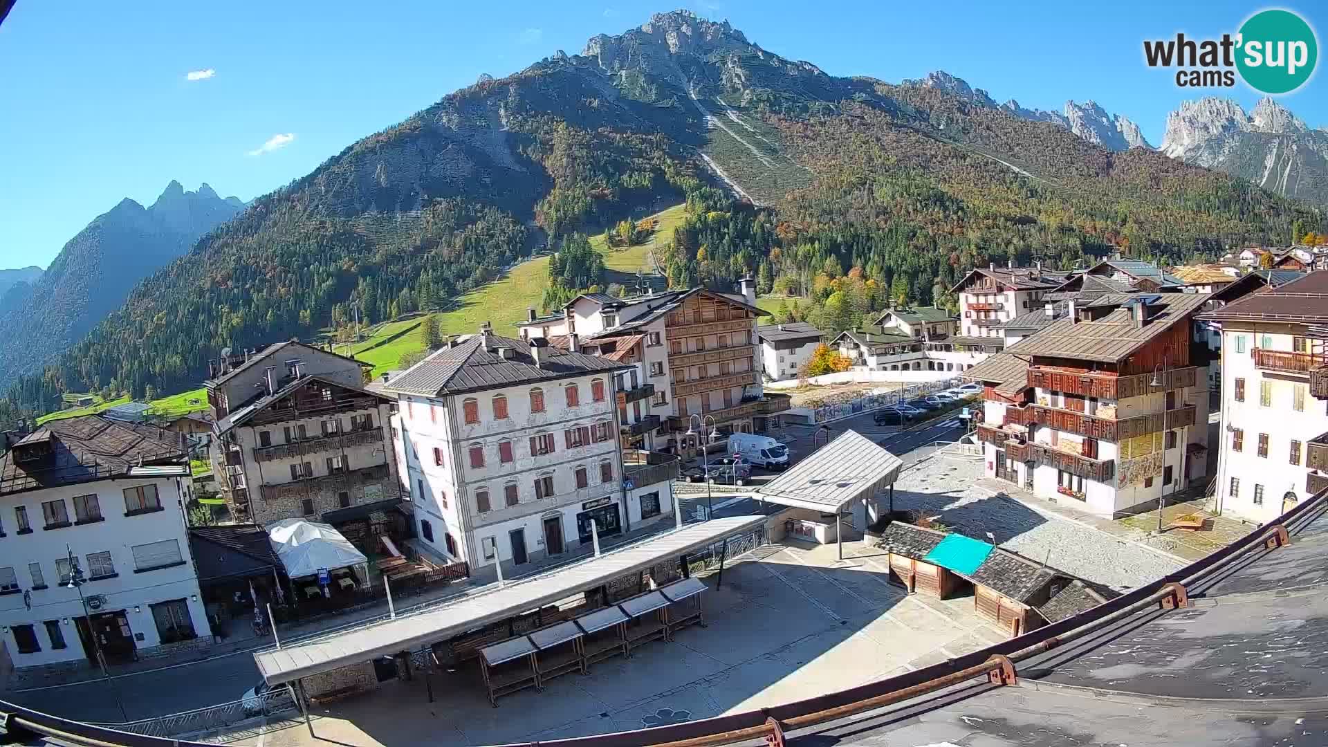Plaza principal de Forni di Sopra