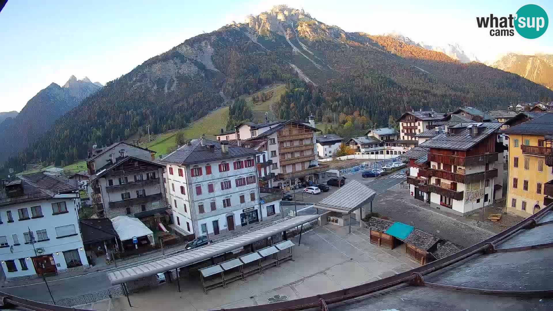 Plaza principal de Forni di Sopra