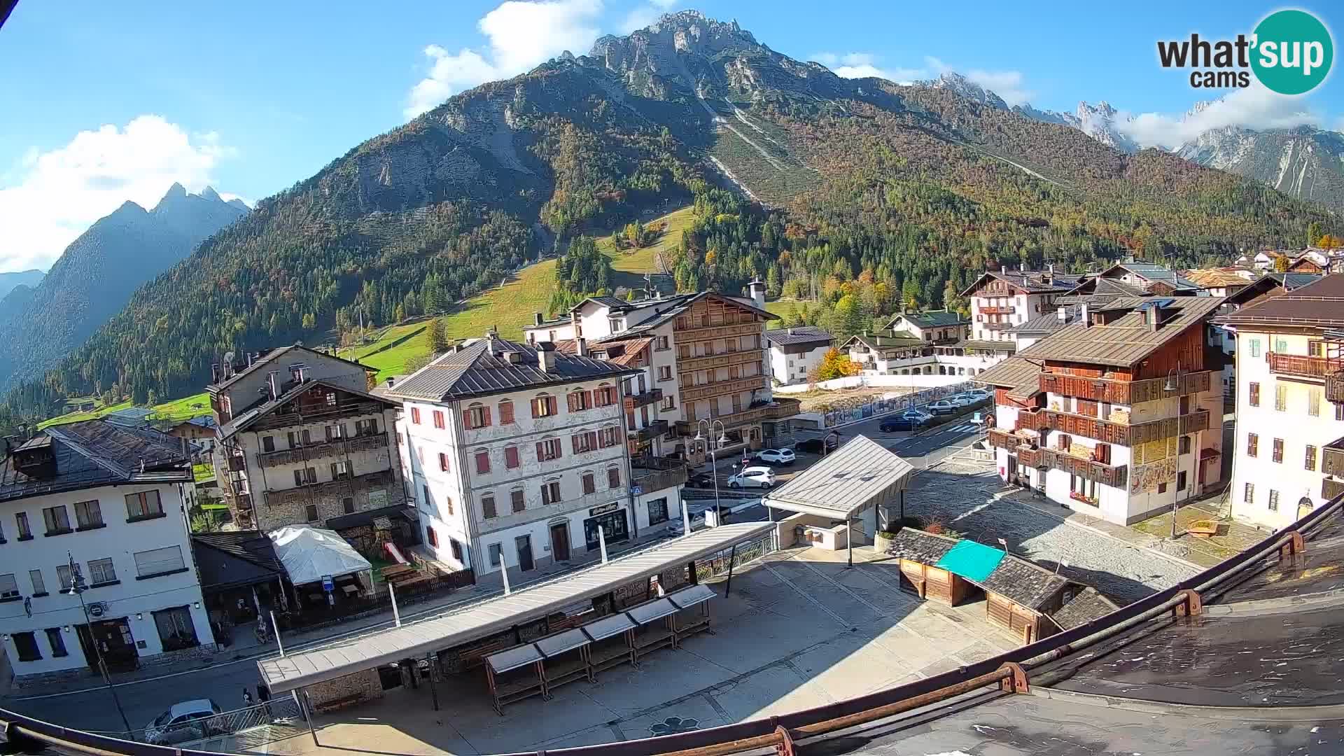 Plaza principal de Forni di Sopra