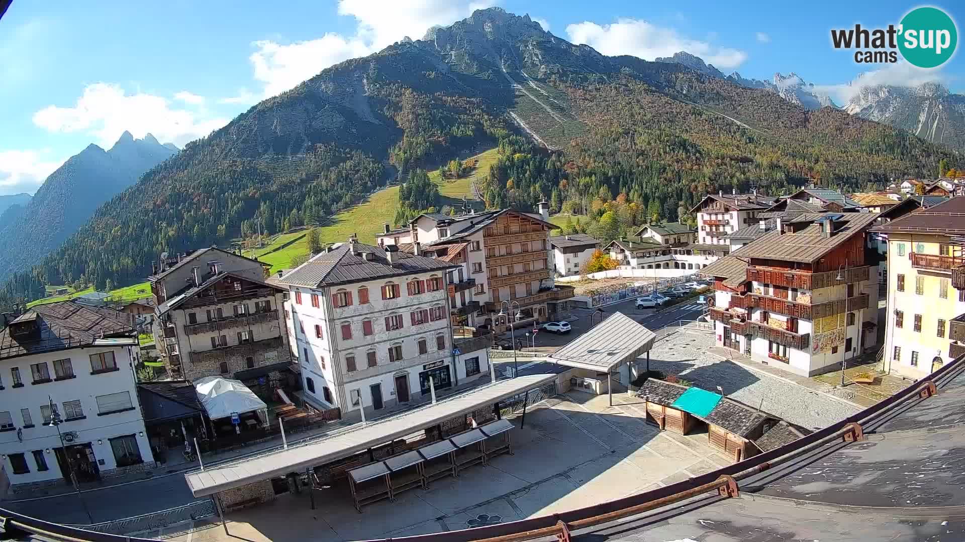 Piazza centrale di Forni di Sopra