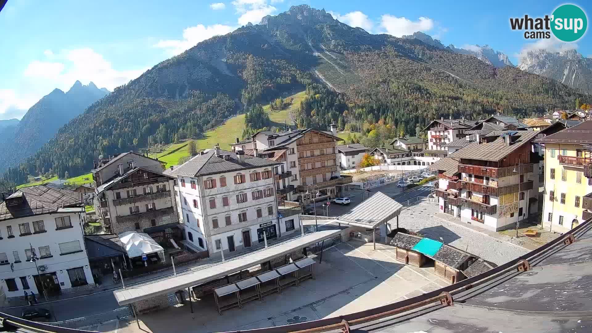 Piazza centrale di Forni di Sopra