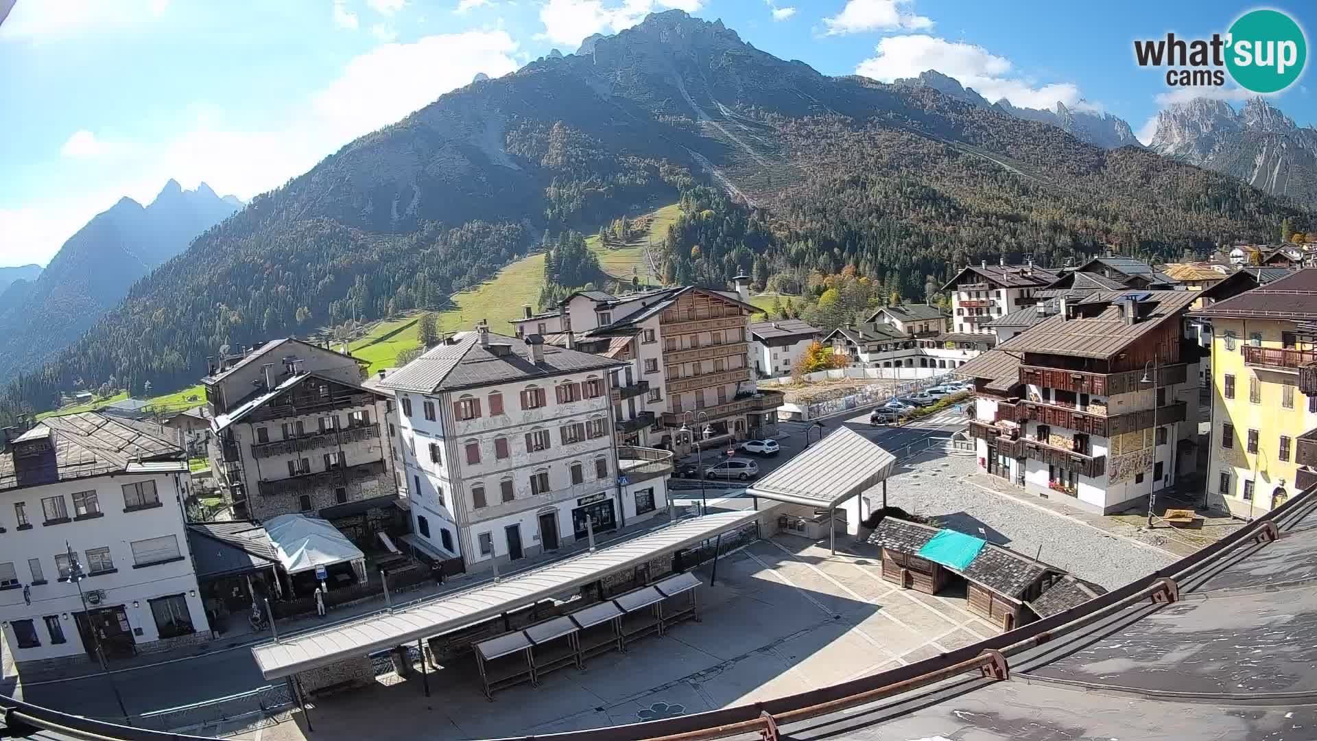 Plaza principal de Forni di Sopra