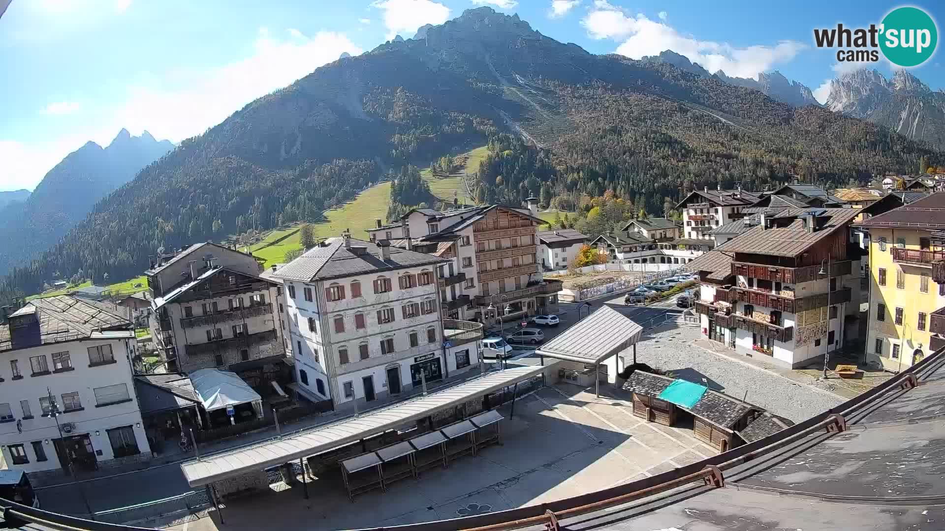 Plaza principal de Forni di Sopra