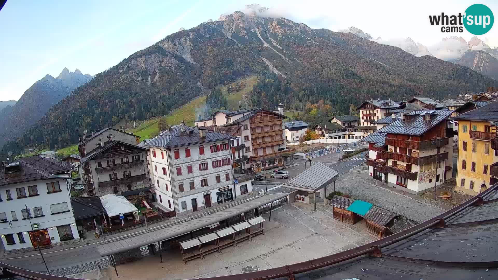 Piazza centrale di Forni di Sopra