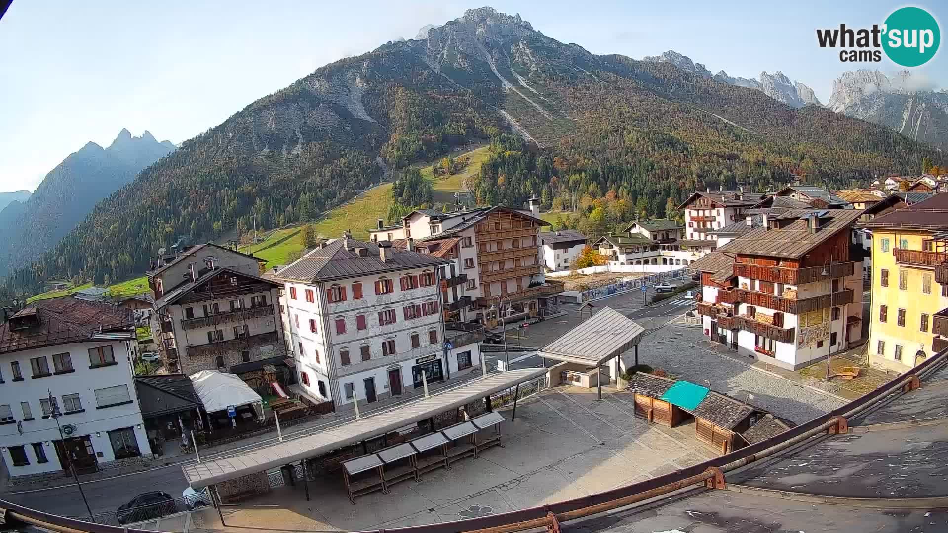 Piazza centrale di Forni di Sopra