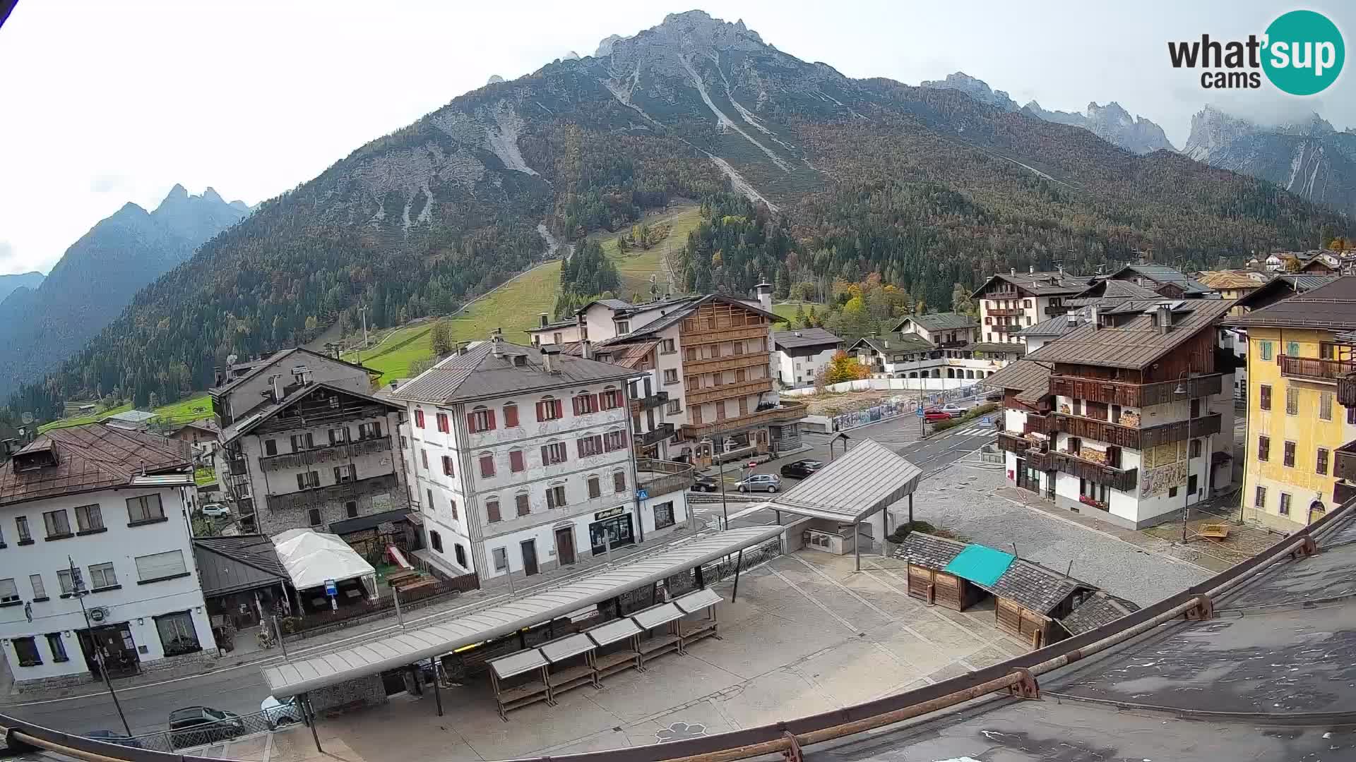 Plaza principal de Forni di Sopra