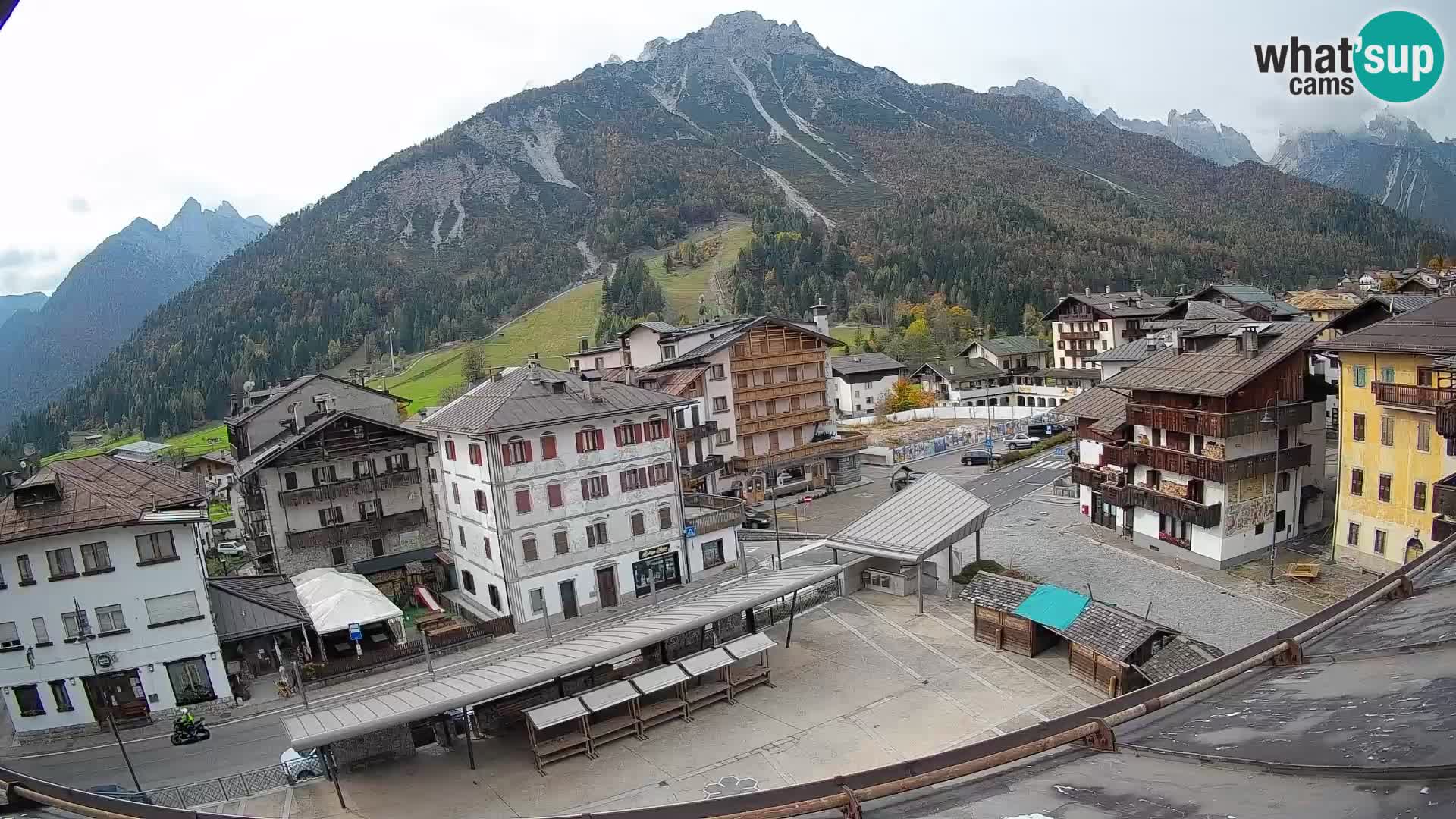 Plaza principal de Forni di Sopra