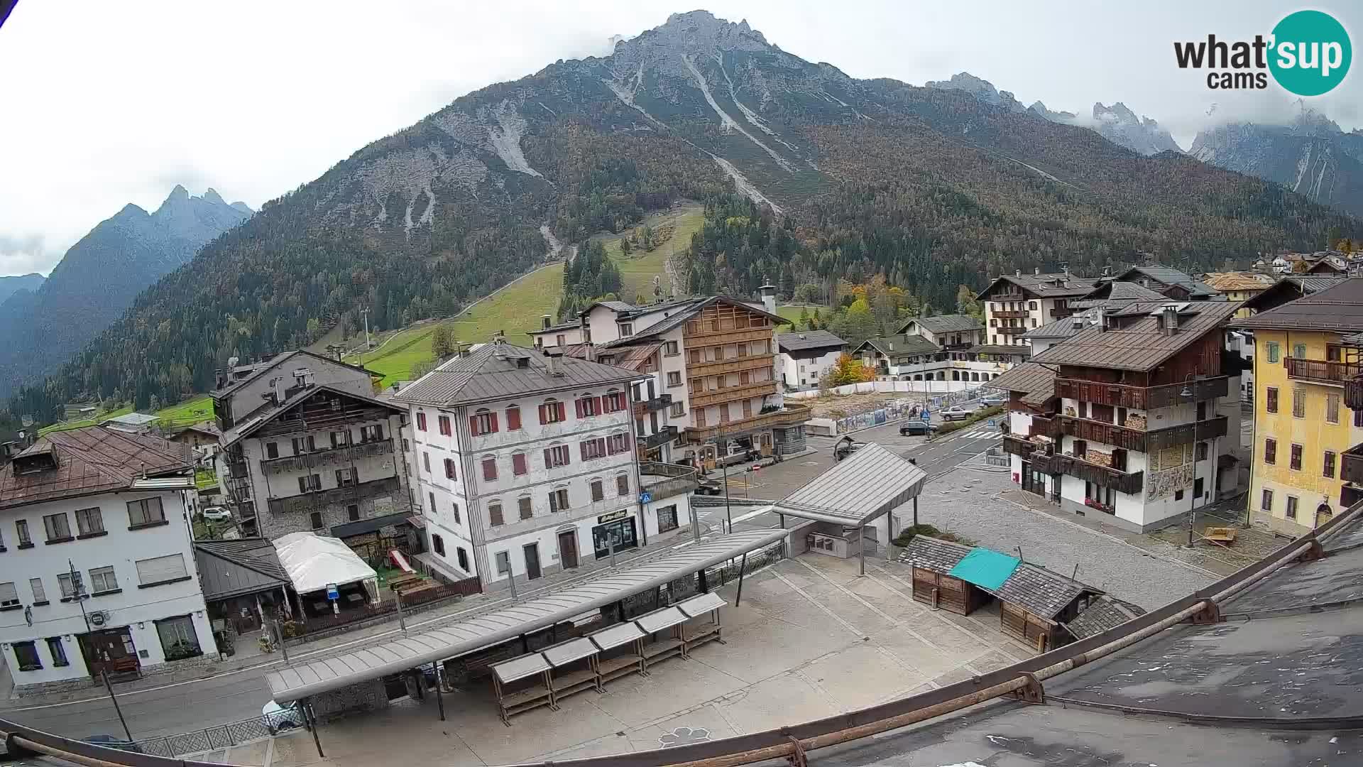 Piazza centrale di Forni di Sopra