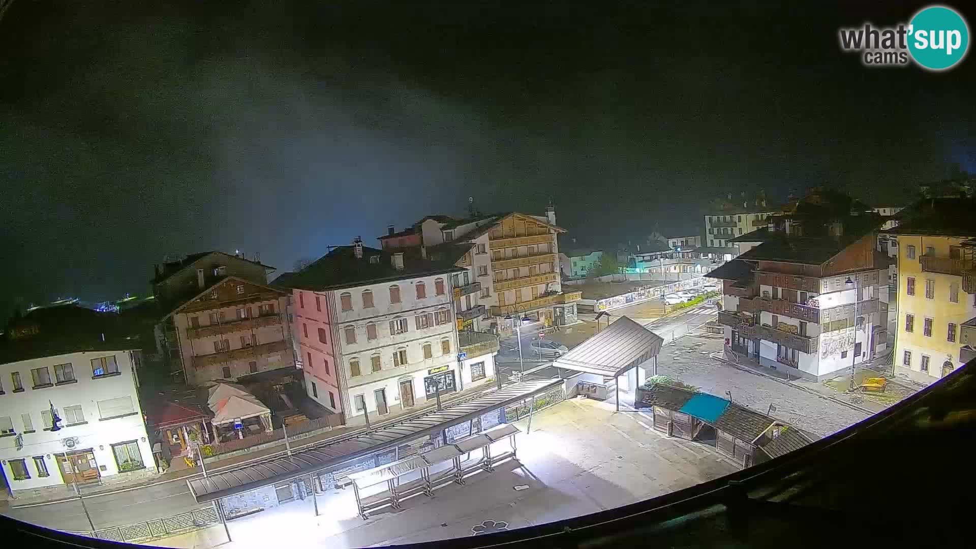 Piazza centrale di Forni di Sopra