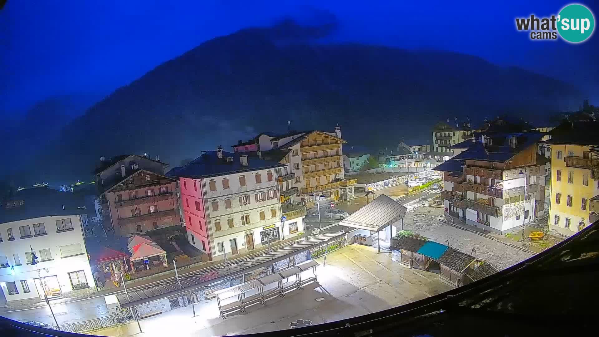 Piazza centrale di Forni di Sopra