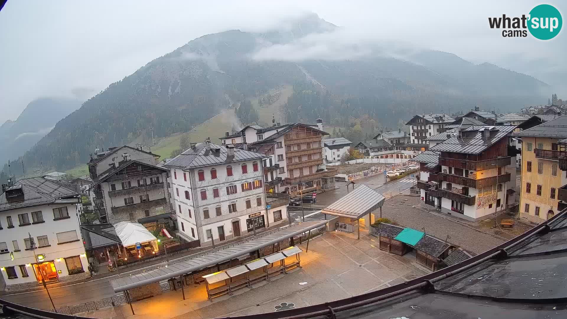Piazza centrale di Forni di Sopra