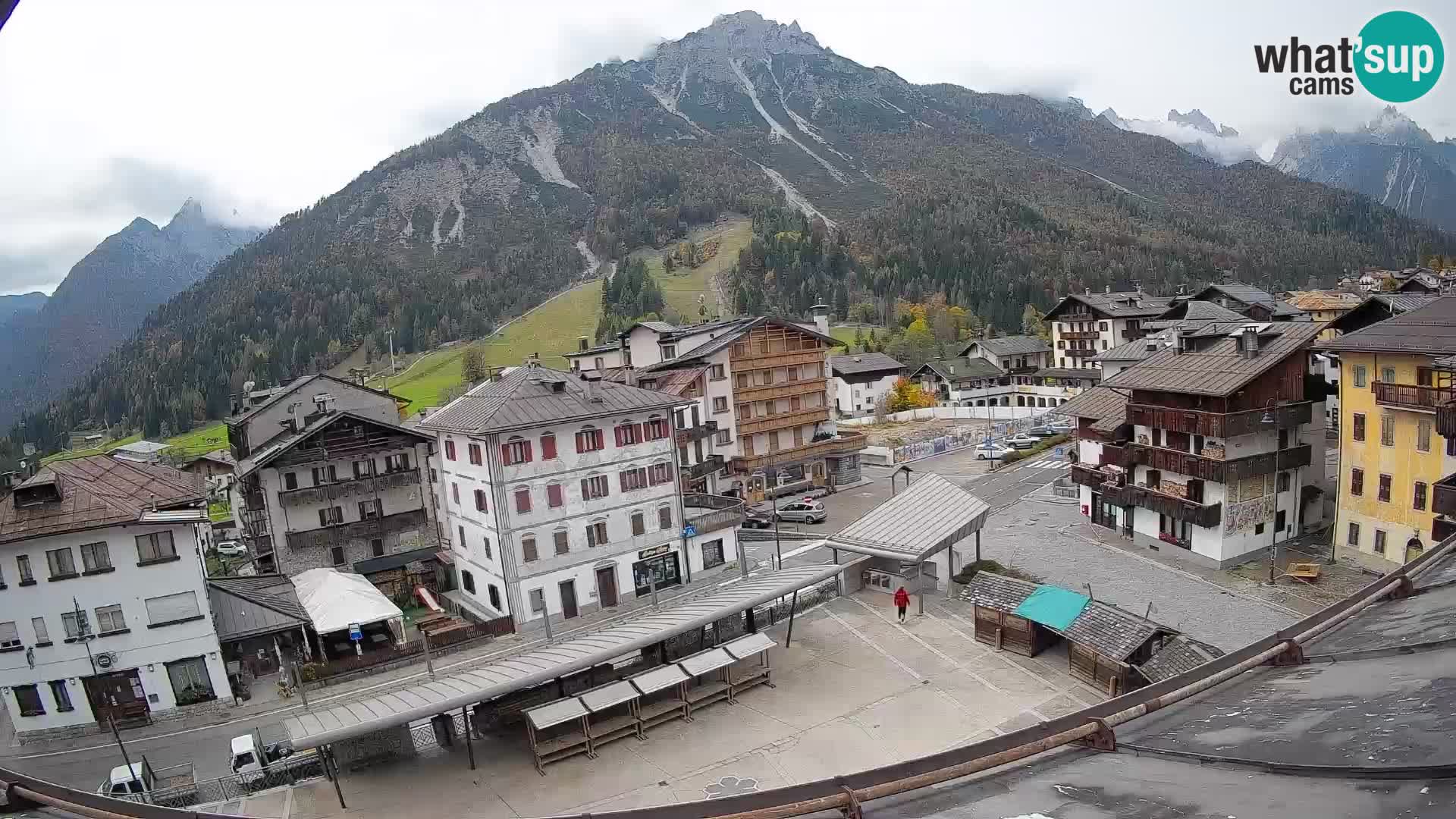 Piazza centrale di Forni di Sopra