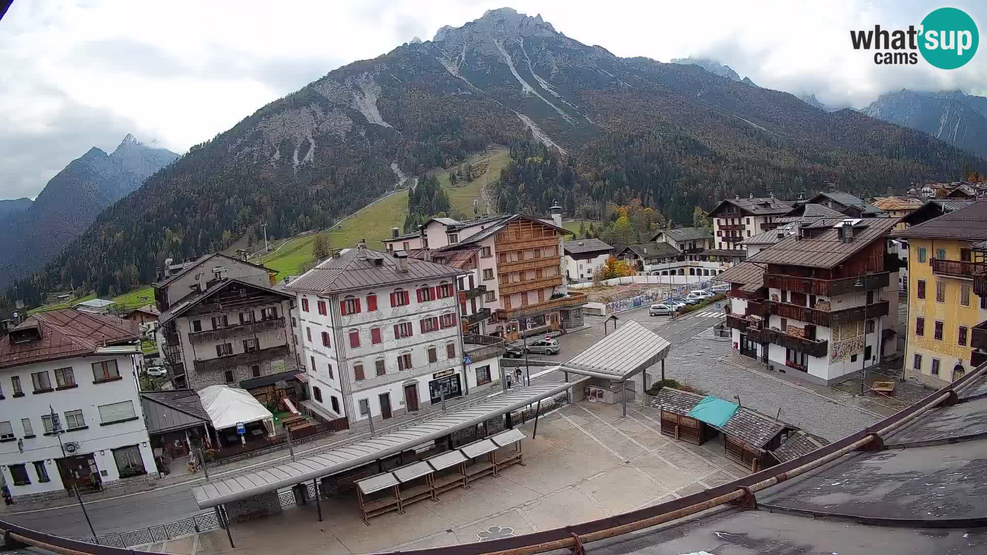 Piazza centrale di Forni di Sopra