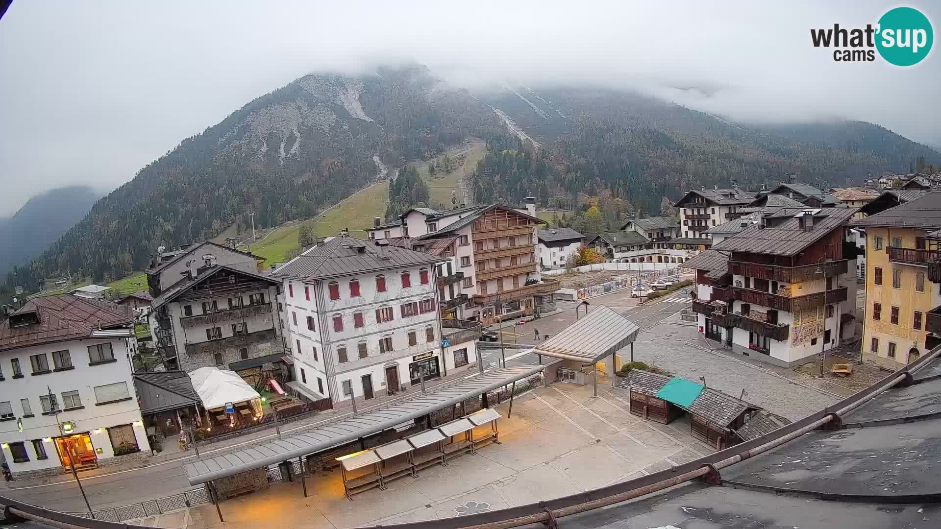 Piazza centrale di Forni di Sopra