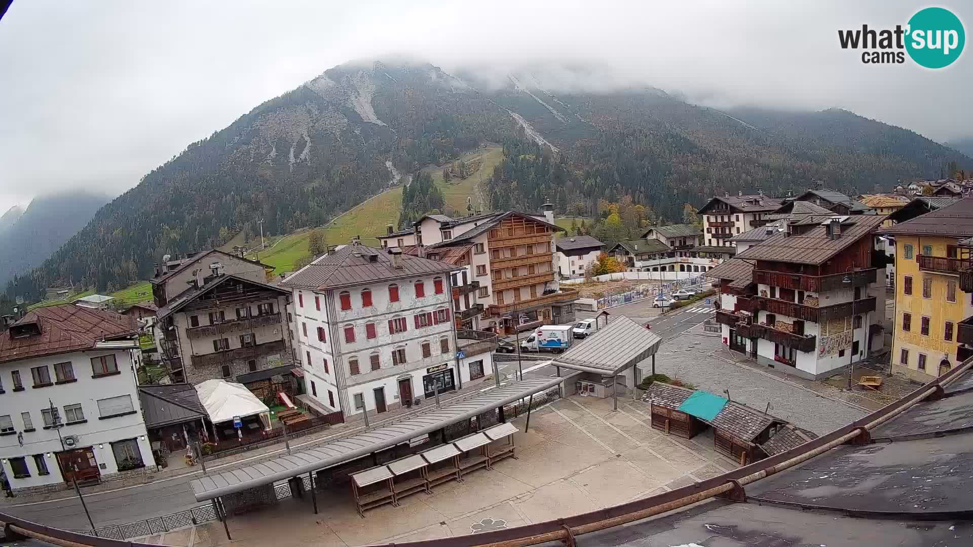Piazza centrale di Forni di Sopra
