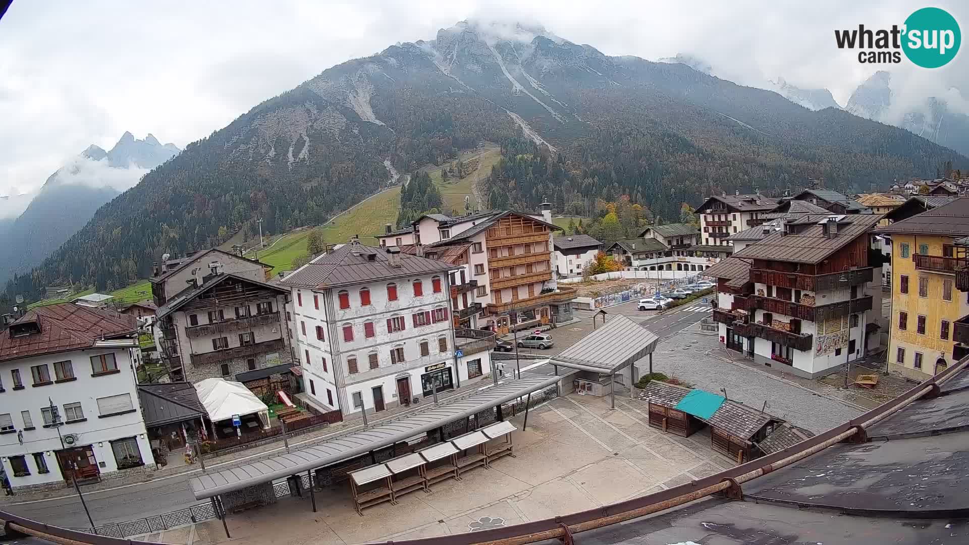 Piazza centrale di Forni di Sopra
