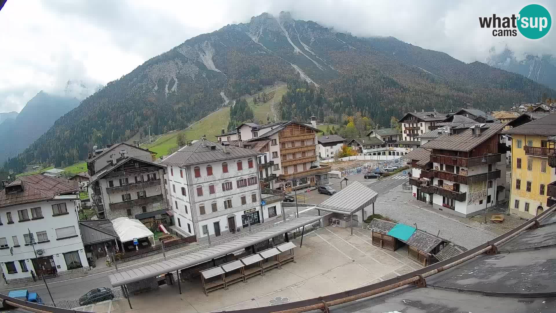 Piazza centrale di Forni di Sopra