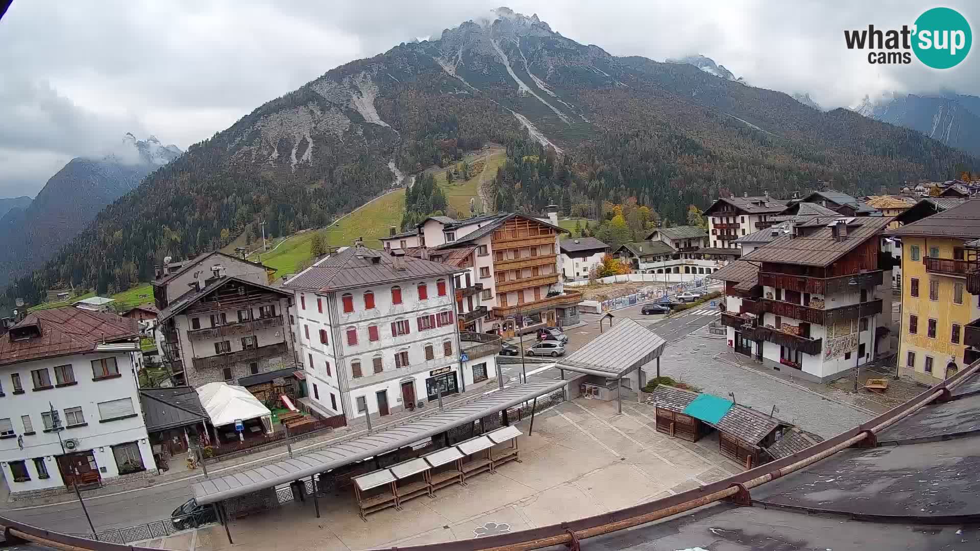 Plaza principal de Forni di Sopra
