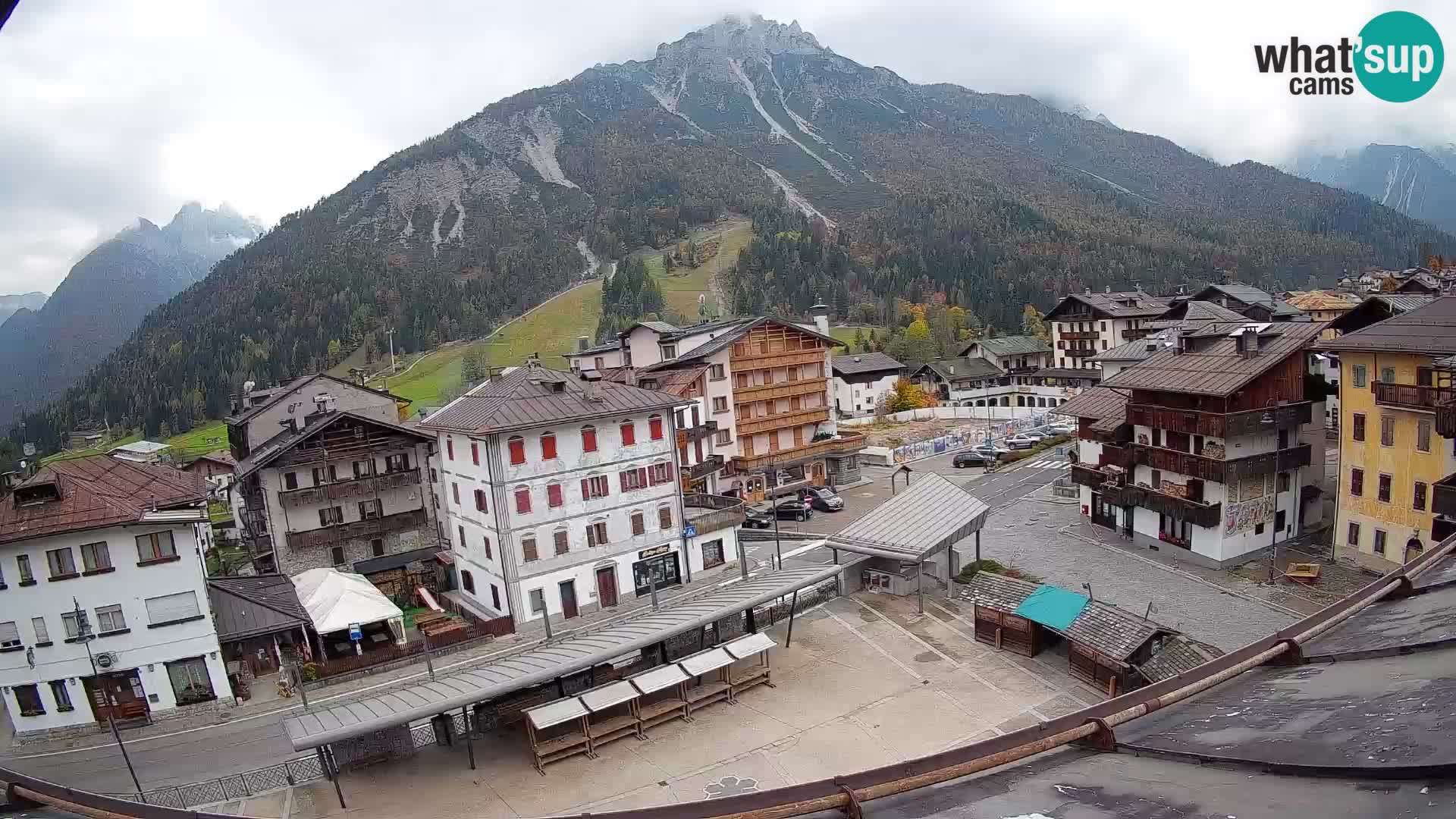 Plaza principal de Forni di Sopra