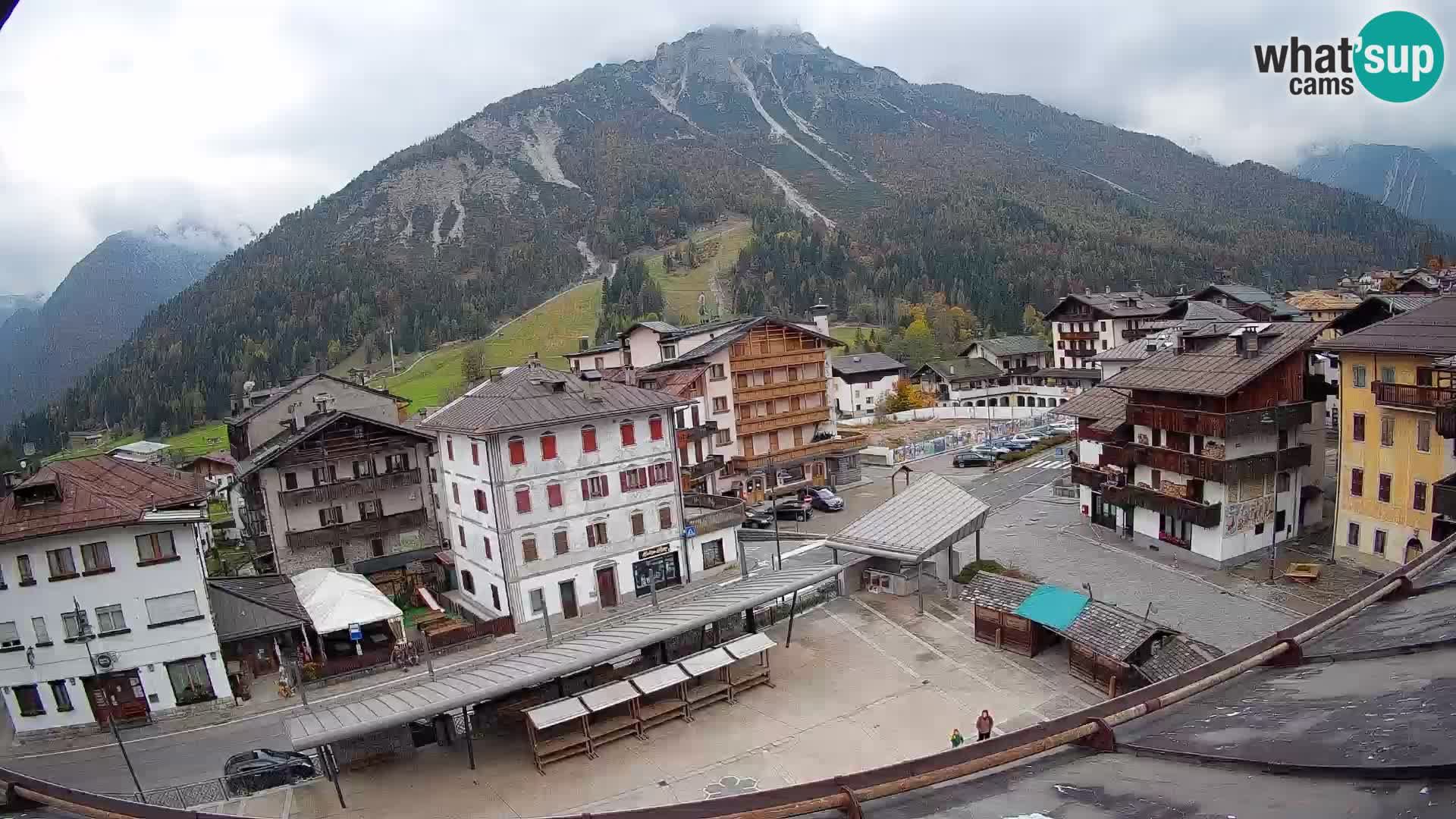 Piazza centrale di Forni di Sopra