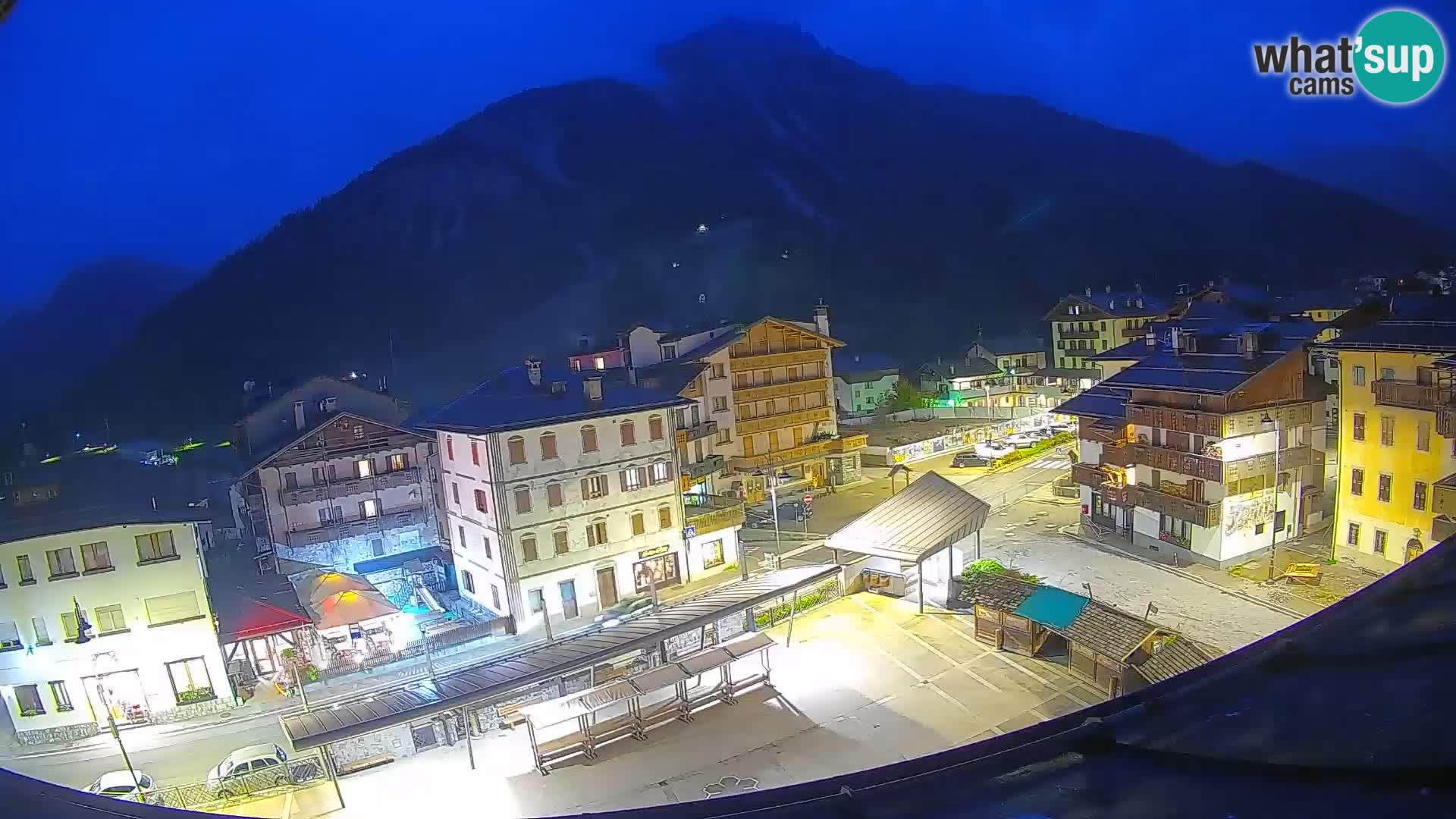 Piazza centrale di Forni di Sopra