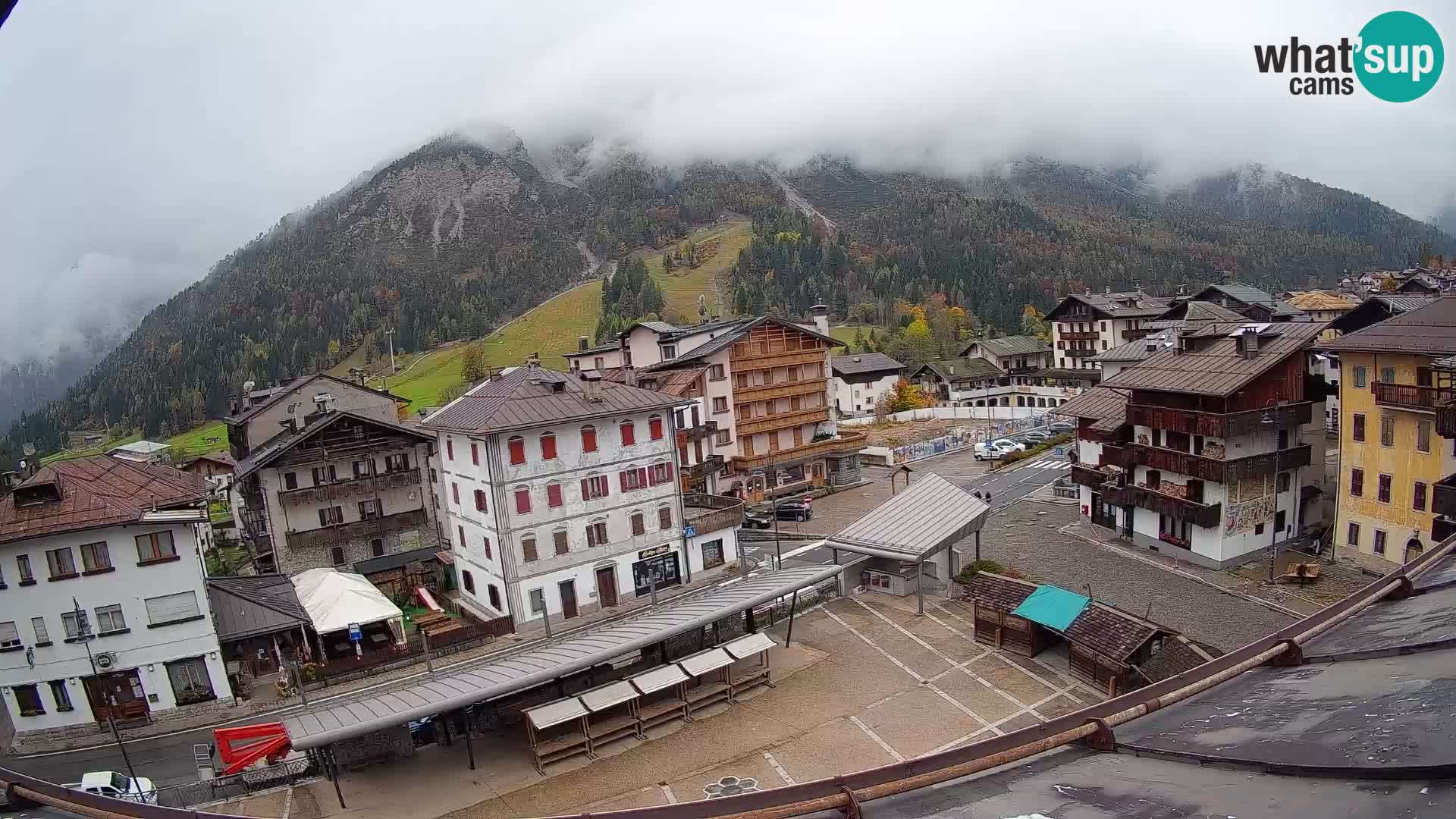 Plaza principal de Forni di Sopra