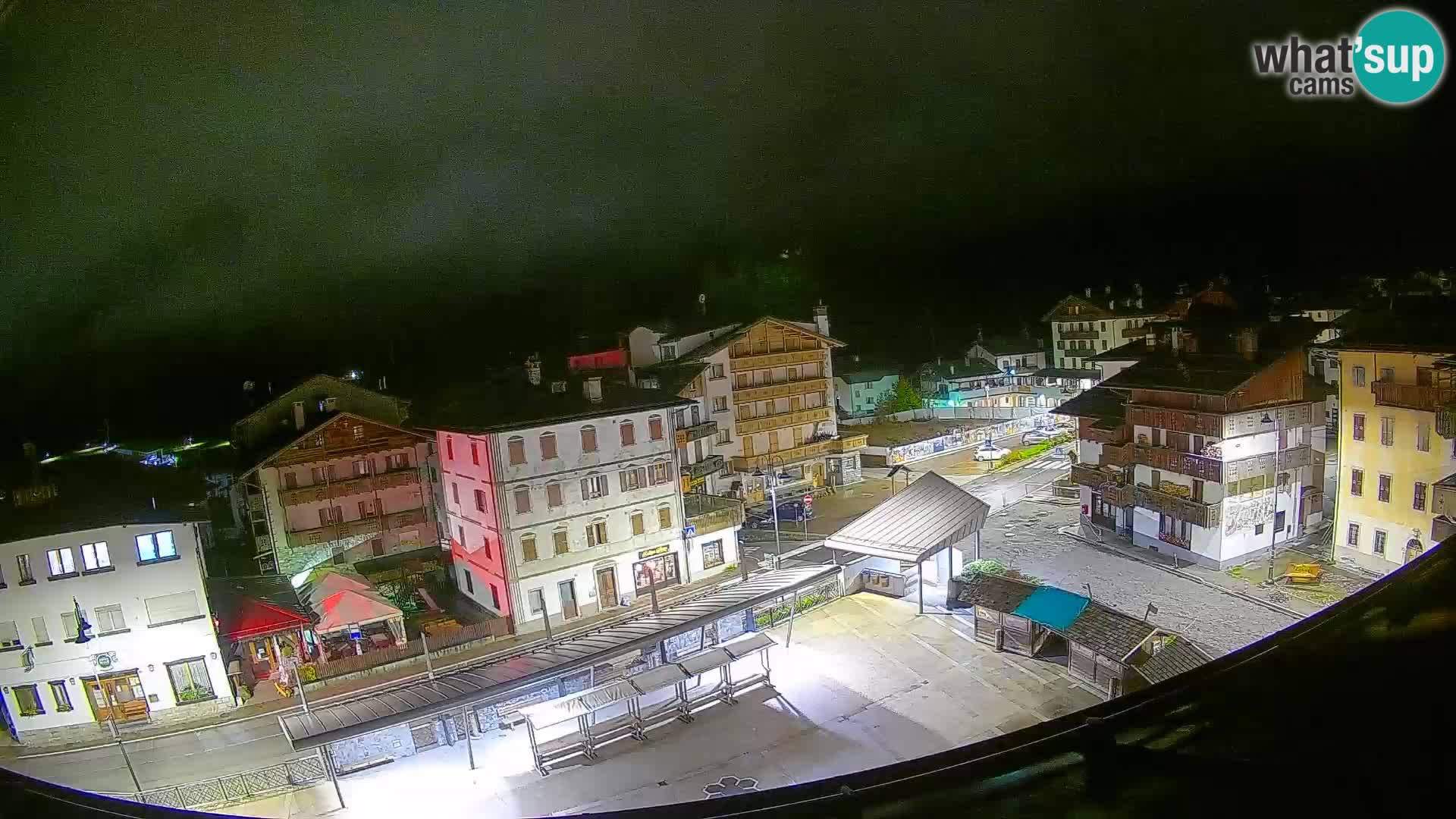 Piazza centrale di Forni di Sopra