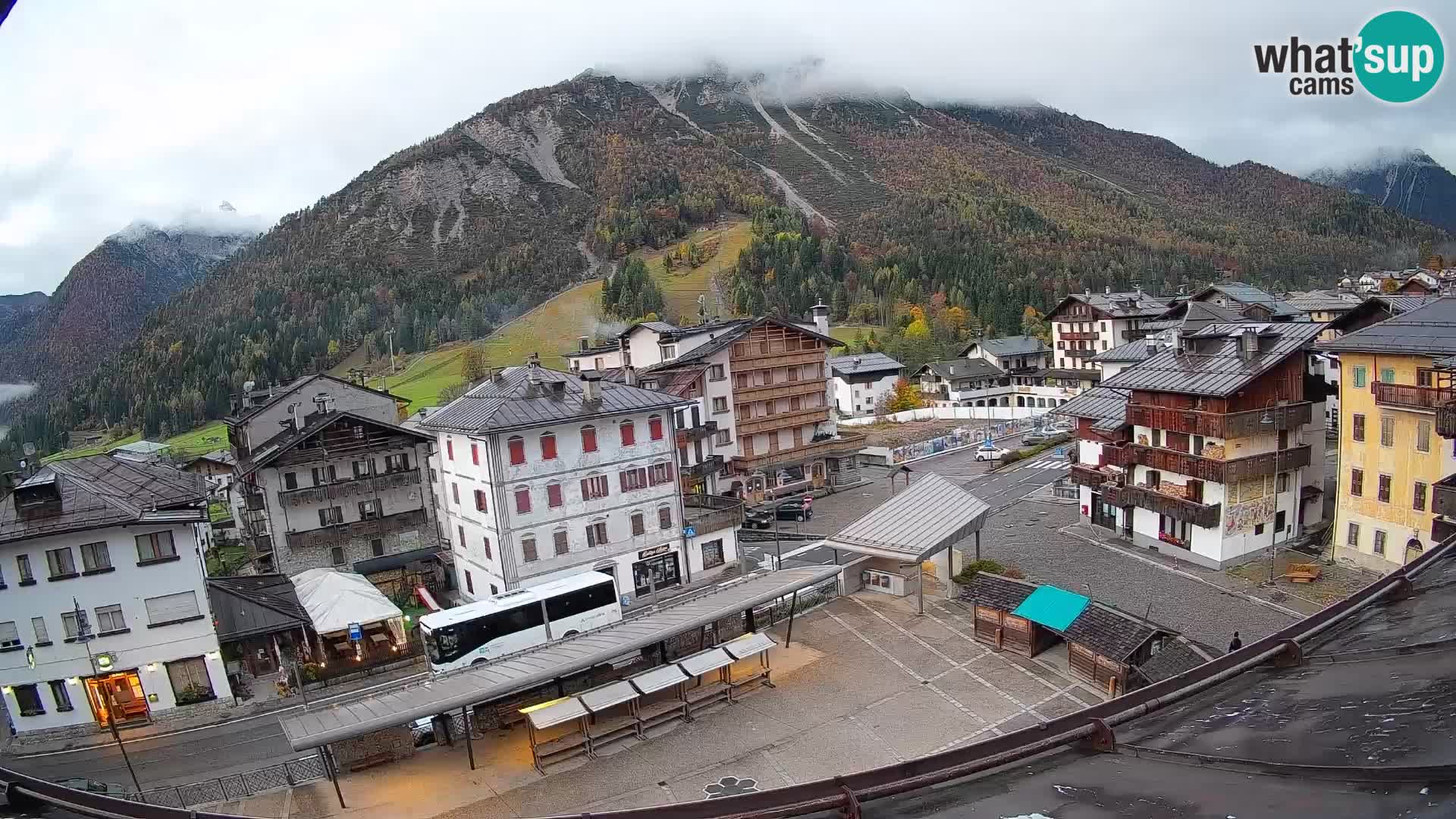 Piazza centrale di Forni di Sopra