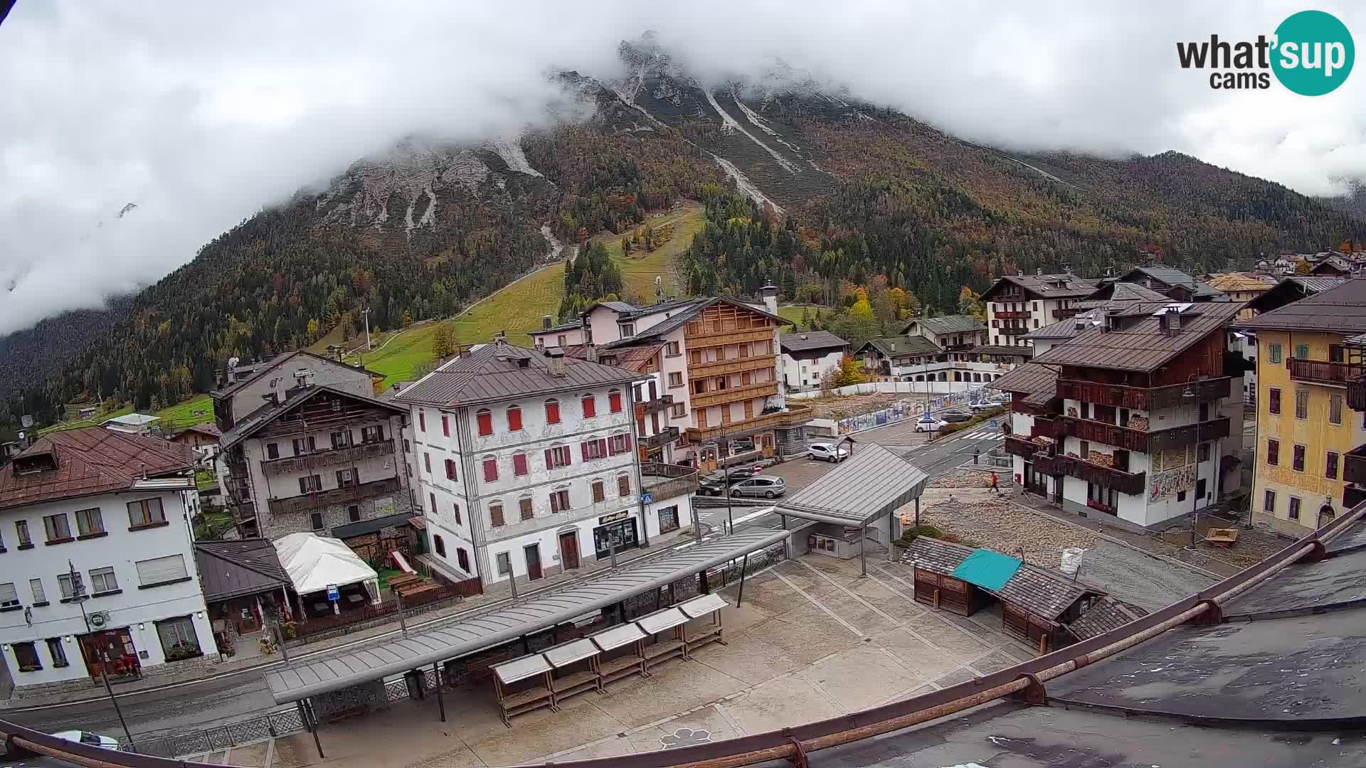 Plaza principal de Forni di Sopra