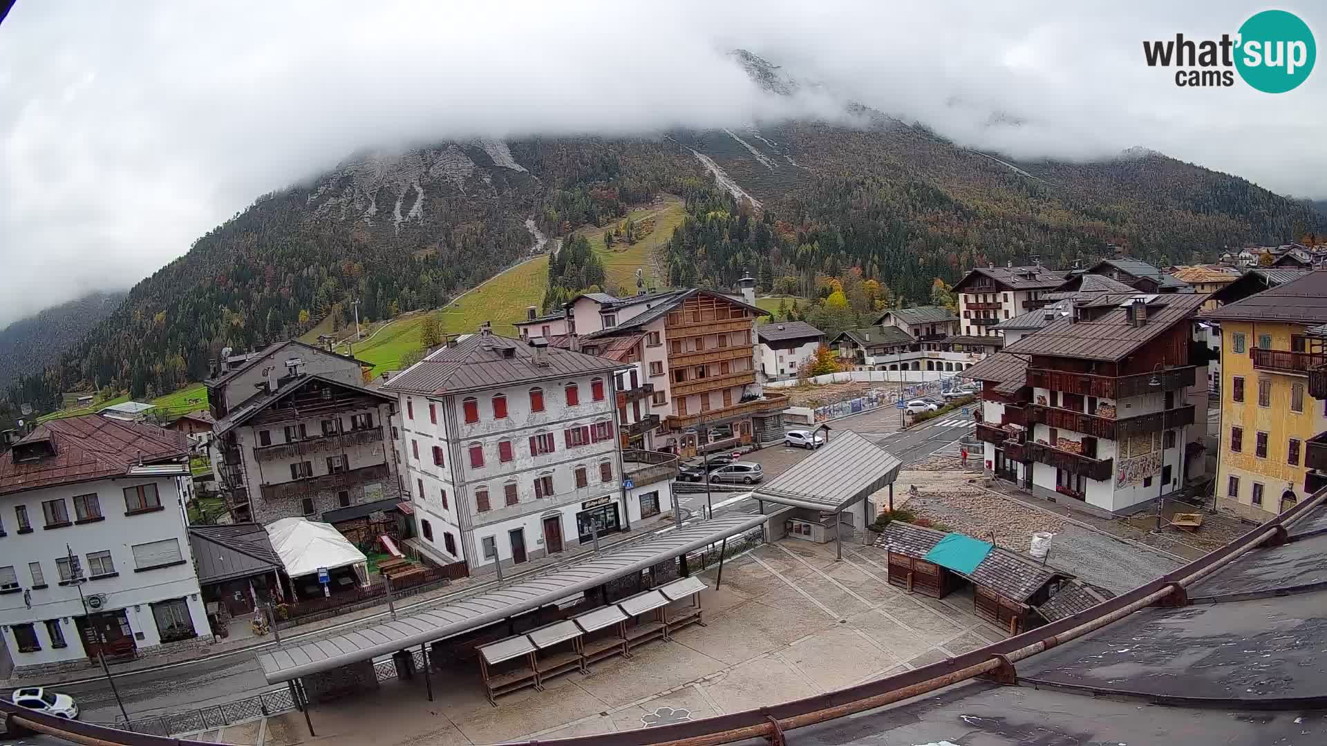 Plaza principal de Forni di Sopra