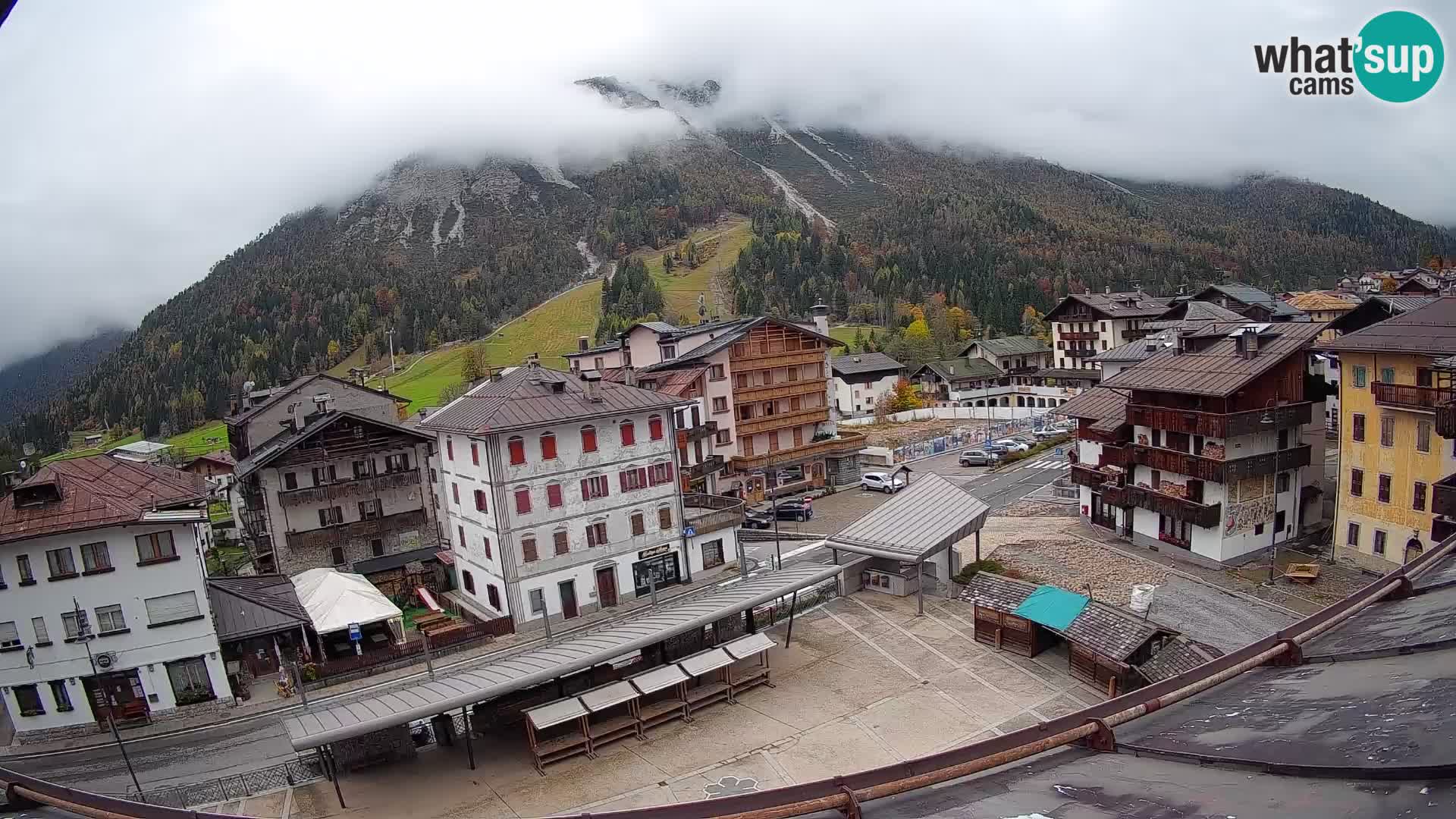 Piazza centrale di Forni di Sopra