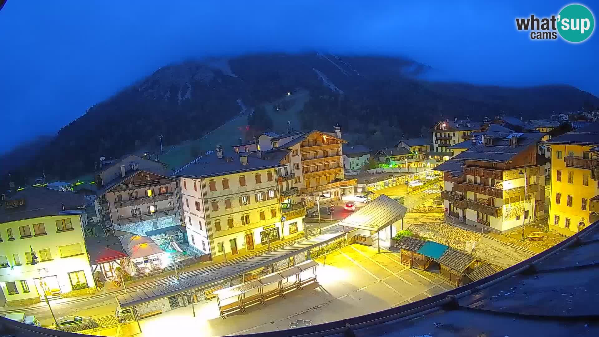 Piazza centrale di Forni di Sopra